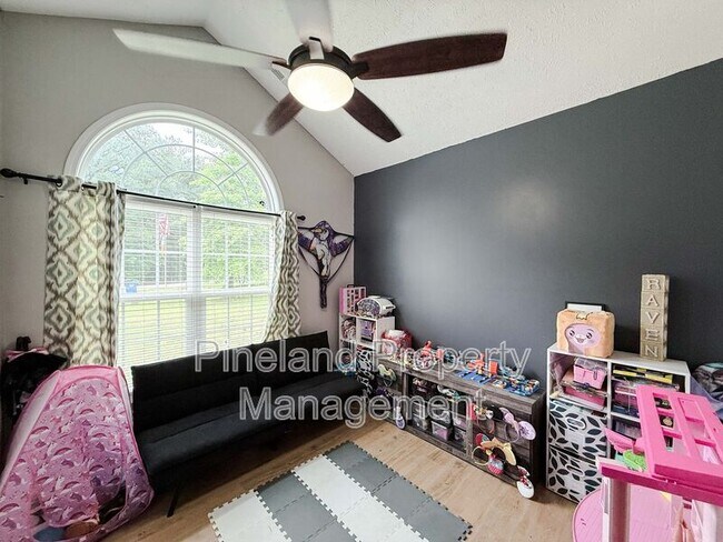 Building Photo - 229 Scarlet Oak Dr