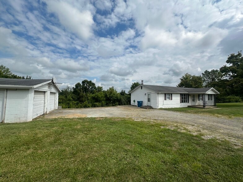 Building Photo - 1612 Alton Station Rd