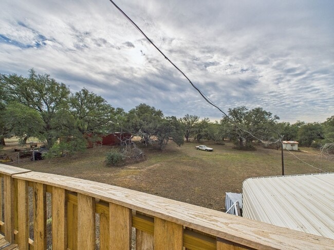 Building Photo - Cozy Apartment