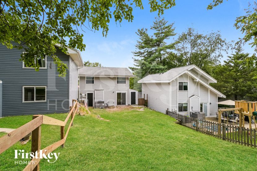 Building Photo - 455 Down Hill Dr