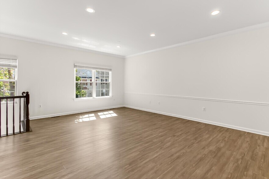 Building Photo - 239 Golden Larch Ter NE