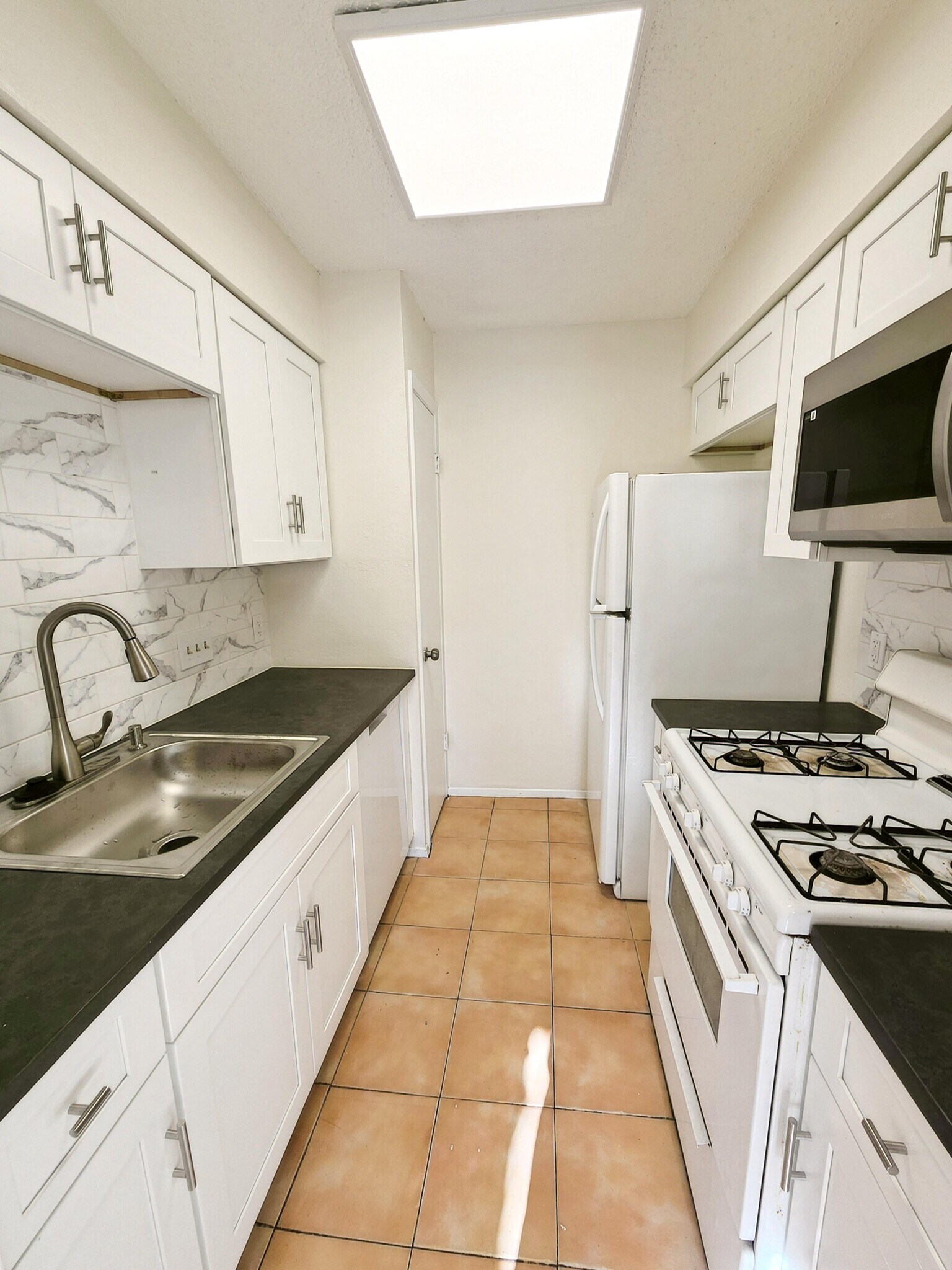 Fully updated kitchen - 111 Meteor Dr