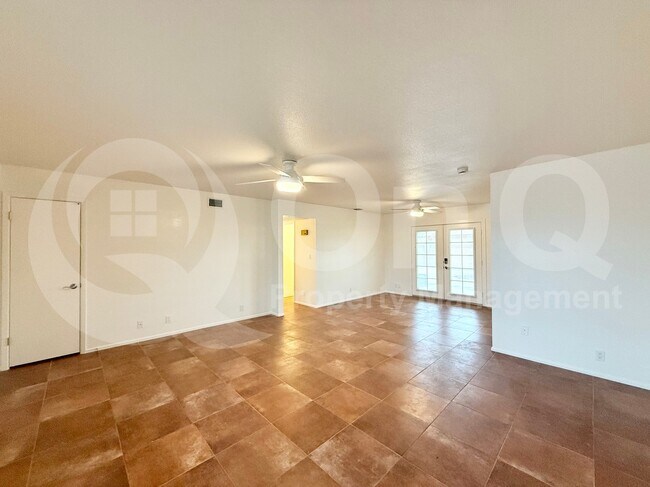 Building Photo - 4559 E Dragoon Ave