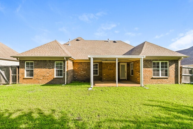 Building Photo - 2639 Cherry Tree Dr