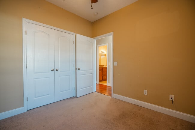 Building Photo - 59 Forest St NE