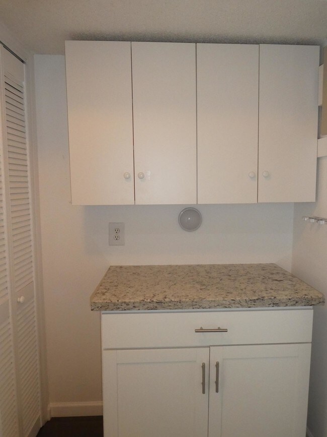 Building Photo - 9855 Sandalfoot Blvd