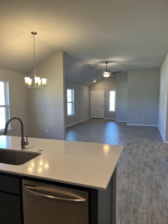 Building Photo - 1313 Sycamore Cir