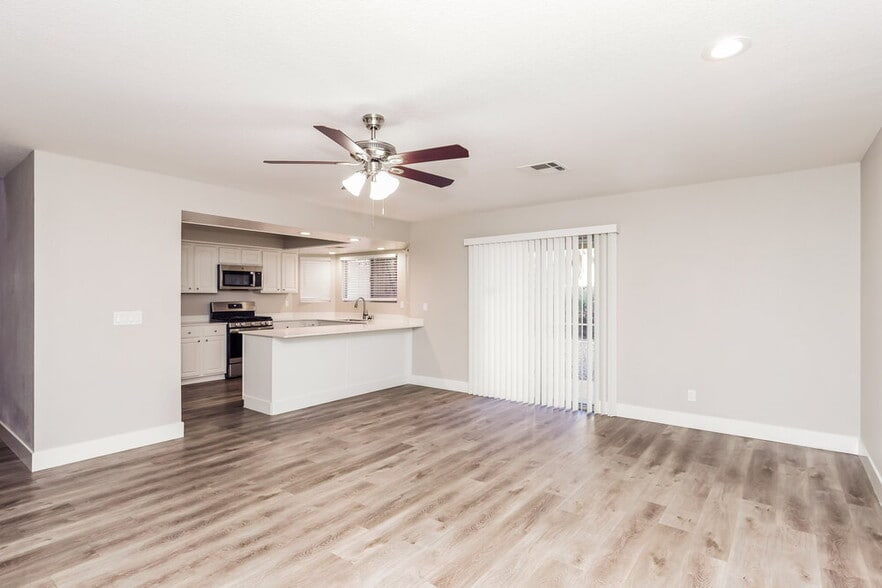 Building Photo - 333 Santa Monica Dr