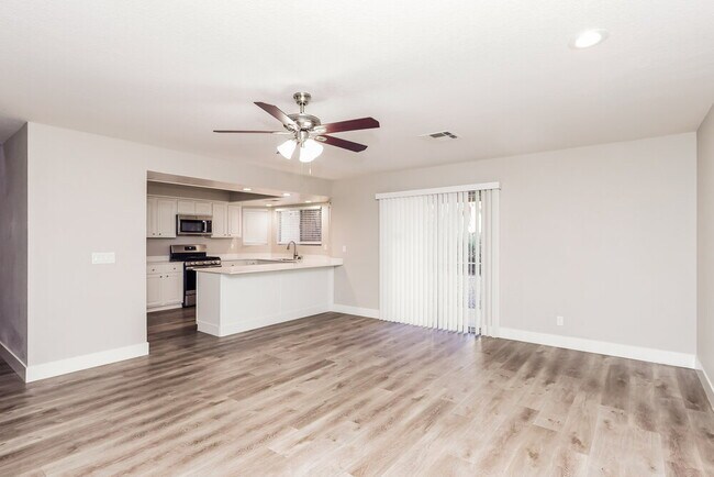 Building Photo - 333 Santa Monica Dr