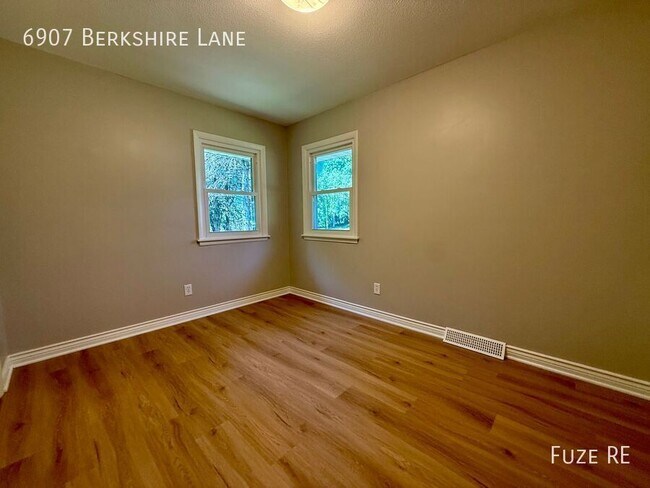 Building Photo - 6907 Berkshire Ln N