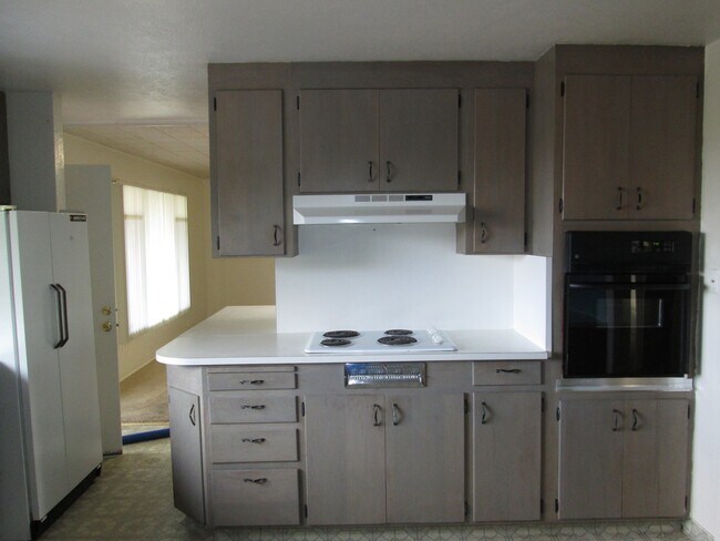 Building Photo - 221 Longview Ln