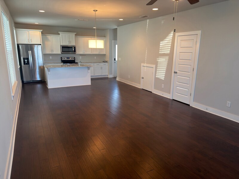 Building Photo - 792 Cottage Park Dr