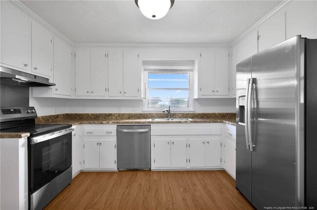 Building Photo - 409 College Dr