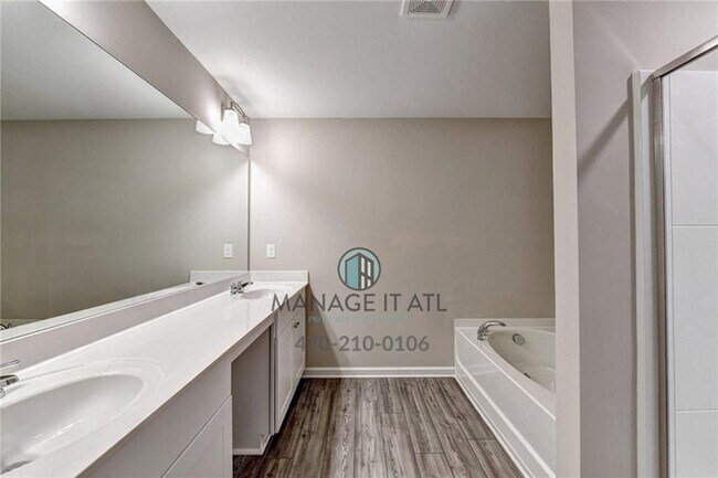Building Photo - Beautiful 3 Bedroom Townhome in Buford Sch...