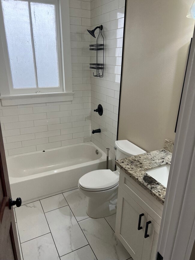 Building Photo - 621 S Alexander St