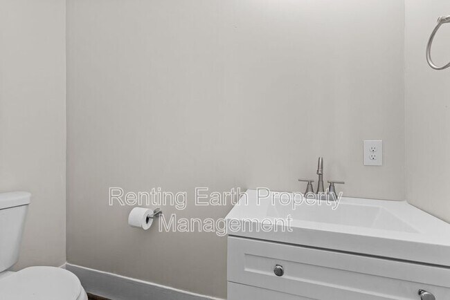 Building Photo - 1233Fulton Avenue SW