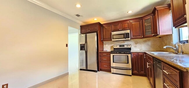 Building Photo - 3298 Shadow Wood Dr