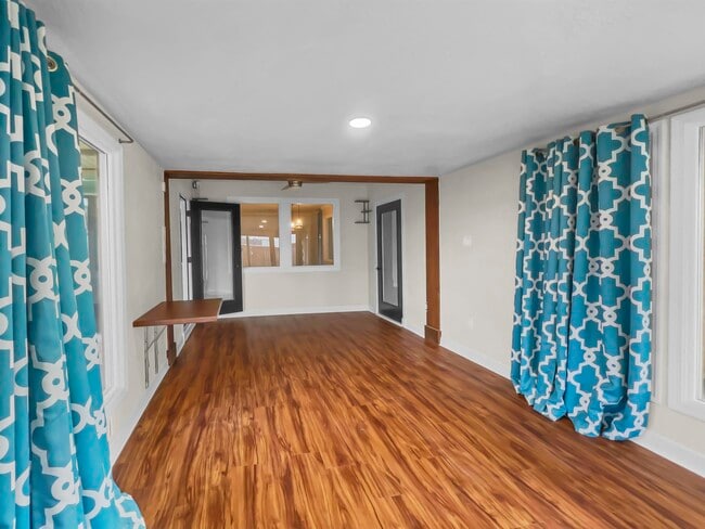Building Photo - 33 Eucalyptus St