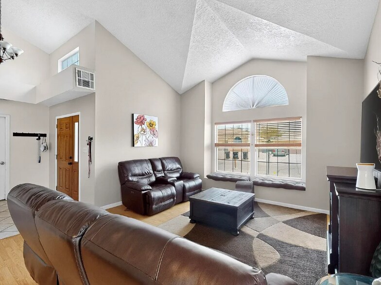 Building Photo - 105 Prestige Way NE
