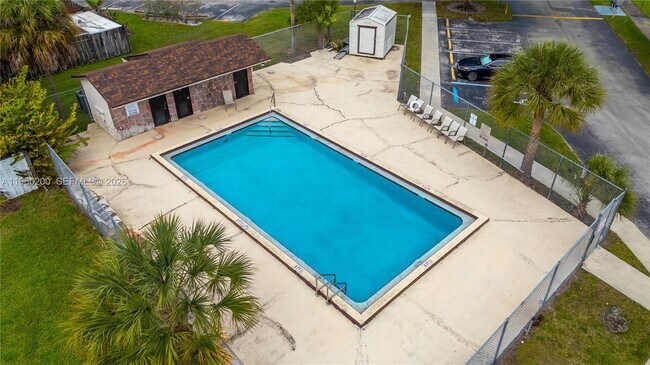 Building Photo - 6061 Shaker Wood Cir