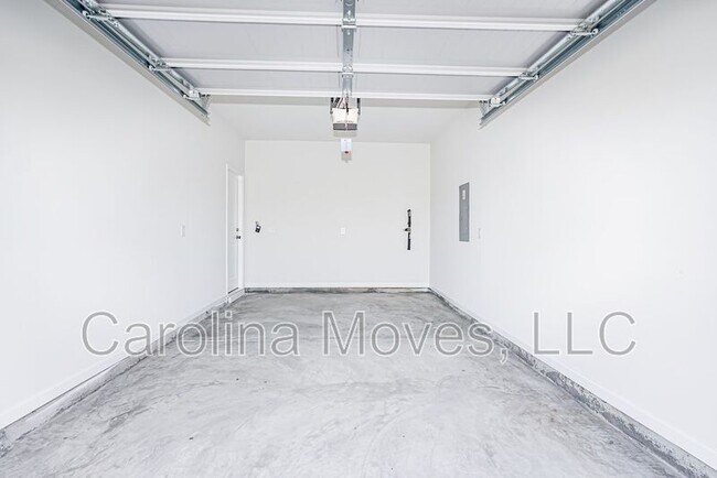 Building Photo - 203 Stone Fruit Ct