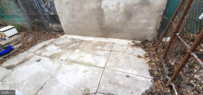 Building Photo - 1219 W Silver St