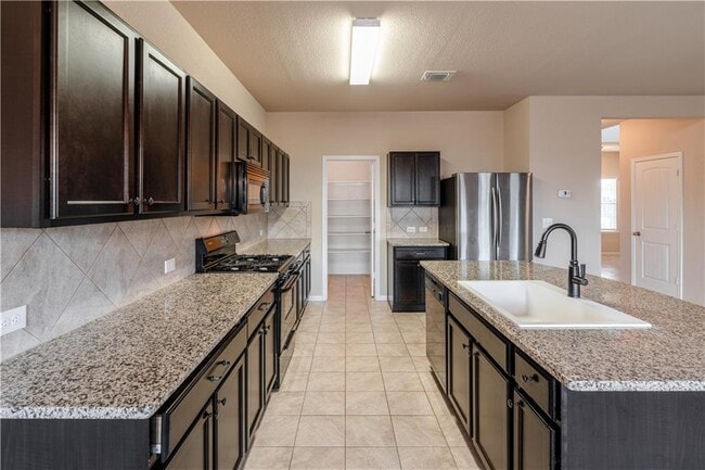 Building Photo - 137 Moulins Ln