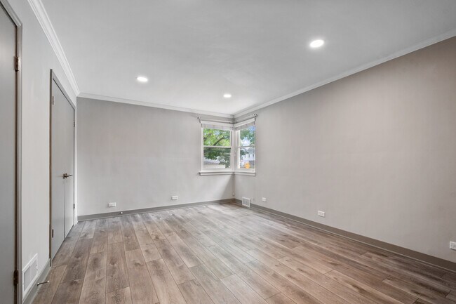 Building Photo - 3001 W Chase Ave