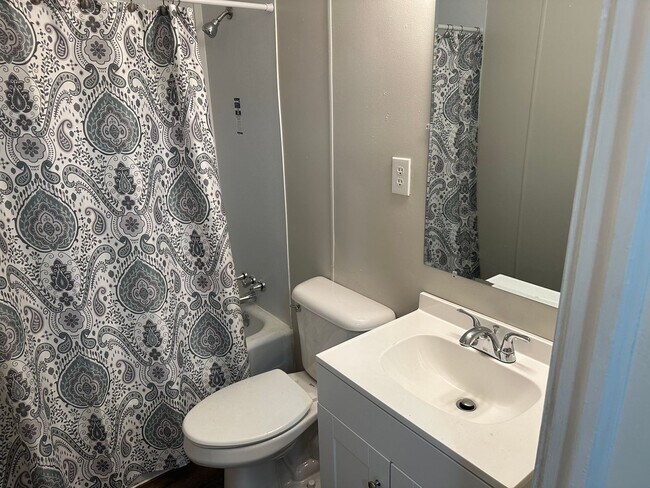 Building Photo - 1116 Cornelia Cir