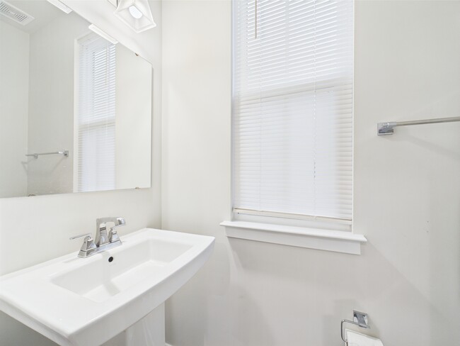 Building Photo - 1416 Bridgeford Dr NW