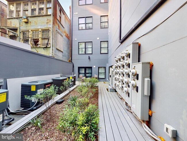 Building Photo - 927 Kennedy St NW