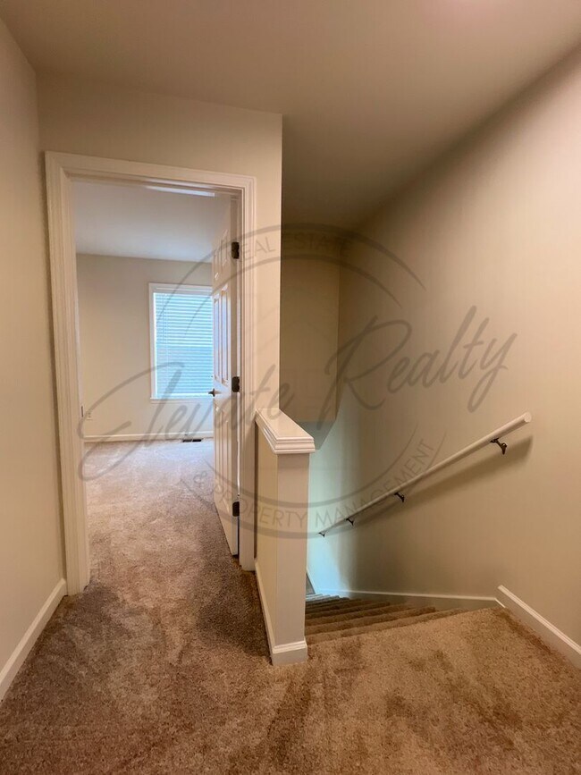 Building Photo - SPECIAL: FIRST MONTHS RENT FREE! Two Bedro...