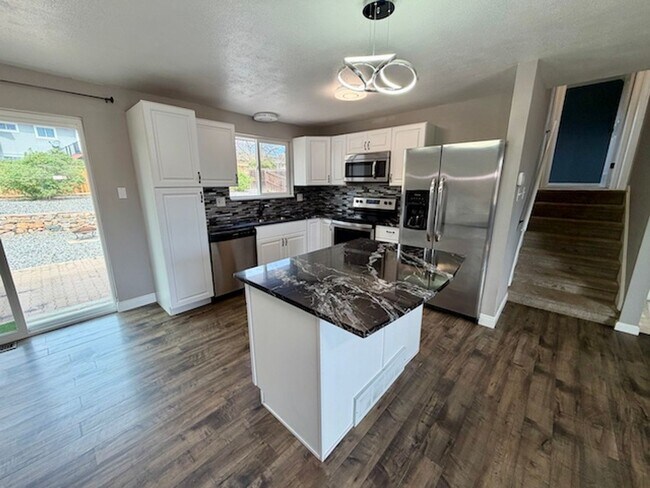 Building Photo - Acres Green Beauty