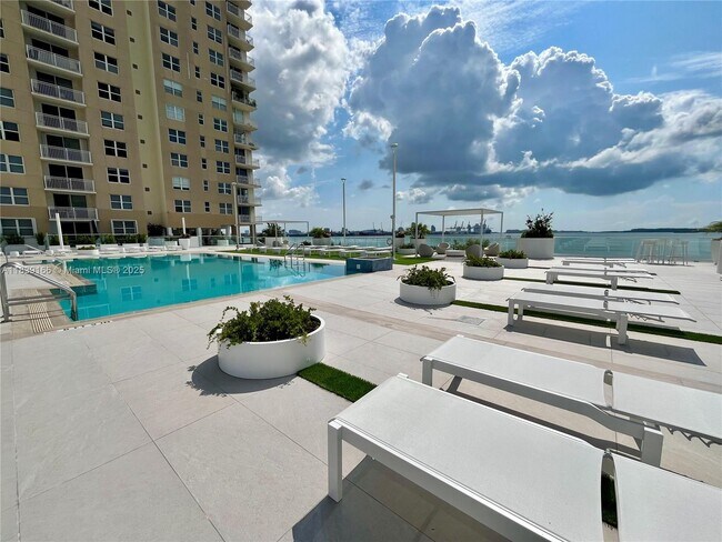 Building Photo - 770 Claughton Island Dr