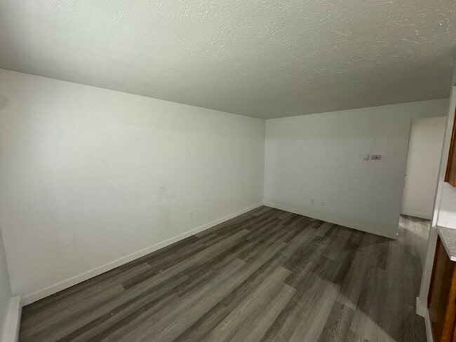 Interior Photo - 6021-6025 N Mayfair St