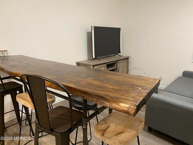 Building Photo - 95 Cooper Ave