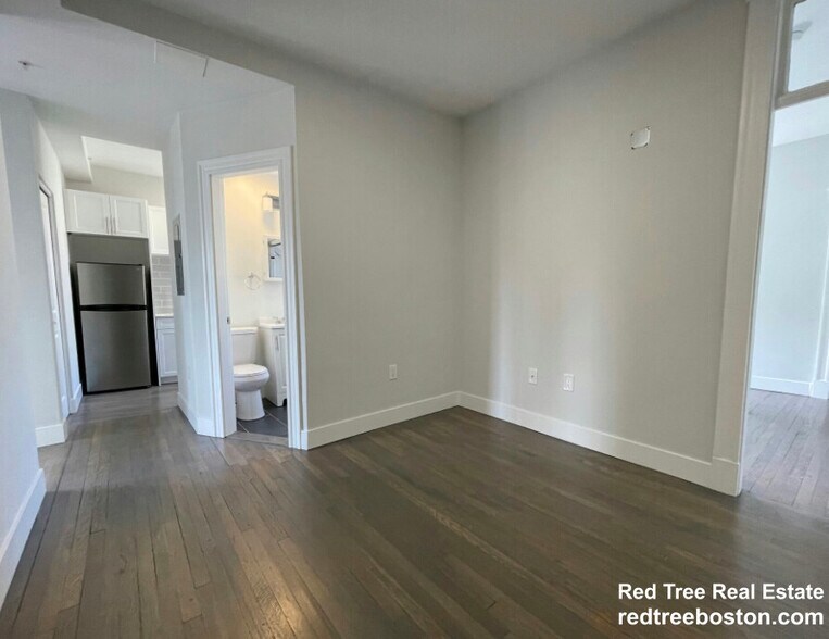 Building Photo - 81 Park Dr