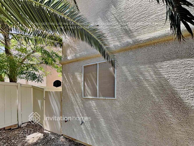 Building Photo - 9180 Giardino Villa St