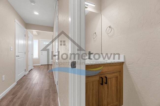 Building Photo - 3 Bedroom 3 Bathroom Home with Attached Ga...
