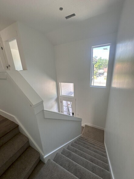 Building Photo - 1537 S 600 E