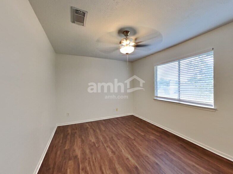 Building Photo - 622 Oak Hill Dr