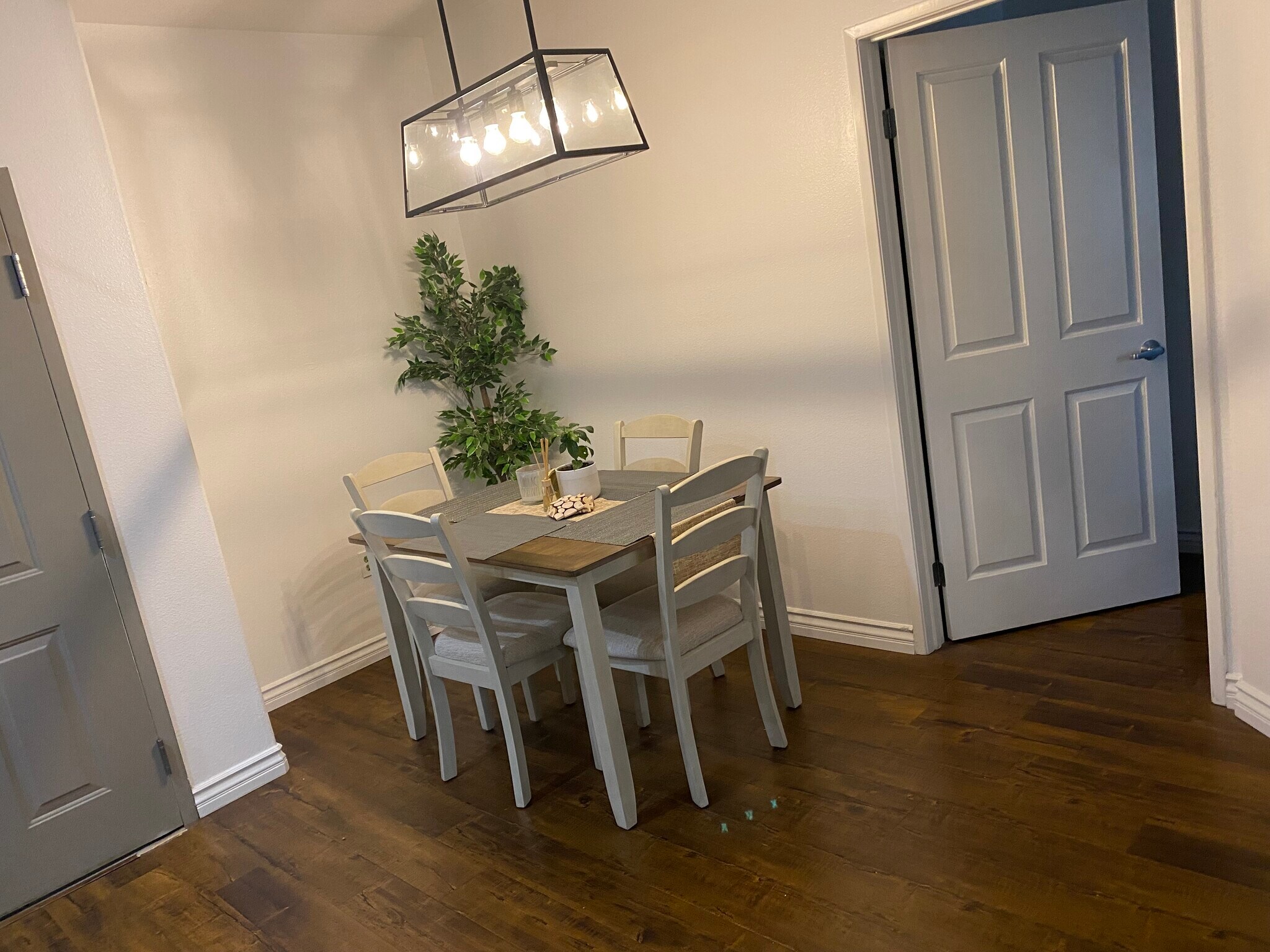 Building Photo - 1501 Front St