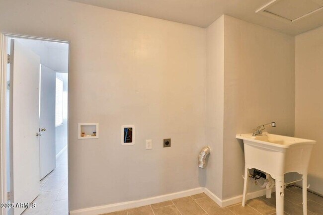 Building Photo - 345 W Windsor Ave