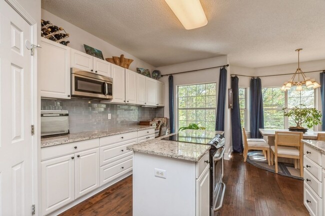 Building Photo - Spacious 3BR home with gorgeous finishes!!...