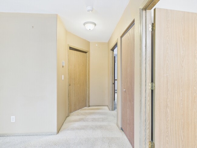 Building Photo - 955 Pickering Dr