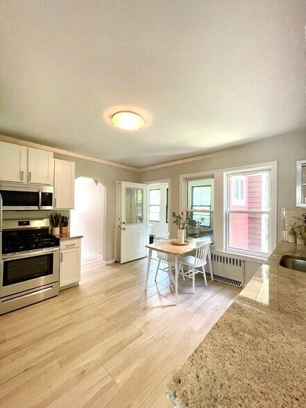 Building Photo - 53 Hillsdale St