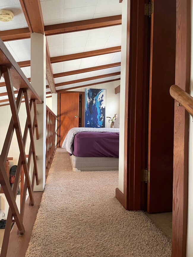 Loft bedroom - 137 Oak St