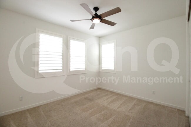 Building Photo - 10207 E Tillman Ave