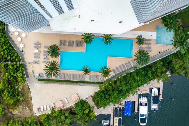 Building Photo - 16385 Biscayne Blvd