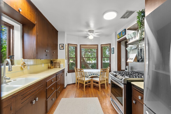 Building Photo - 467 Irving Dr